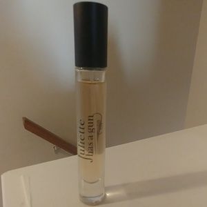 Juliette has a gun Mmm...